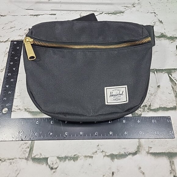 Herschel Fanny Pack Black Zippered Hip Waist Bum Bag Adjustable Strap - Picture 9 of 10